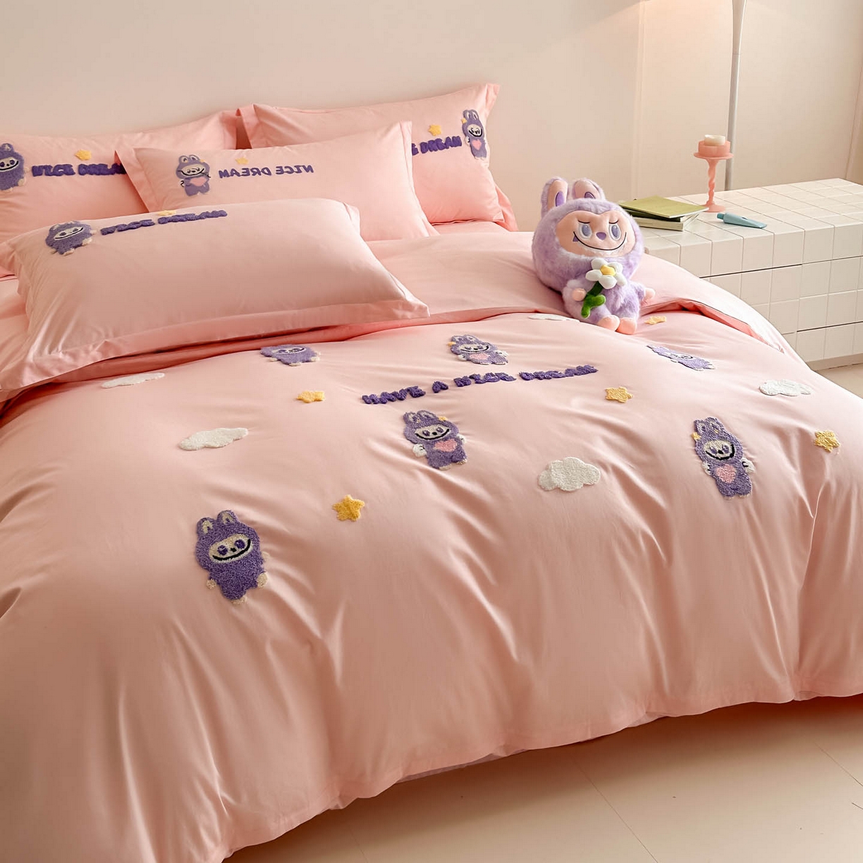 91家纺网 家纺一手货源 找家纺 犇牛仓储供应链 2026春夏新款A类全棉纯棉毛巾绣卡通款四件套拉布布 拉布布-粉玉