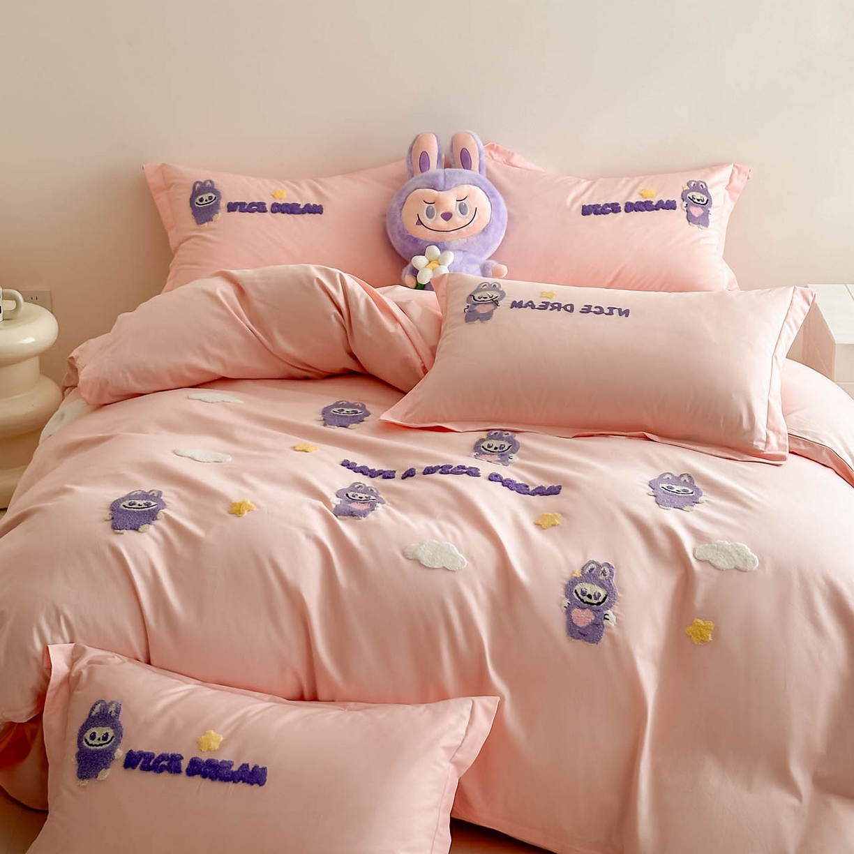 91家纺网 家纺一手货源 找家纺 犇牛仓储供应链 2026春夏新款A类全棉纯棉毛巾绣卡通款四件套拉布布 拉布布-粉玉