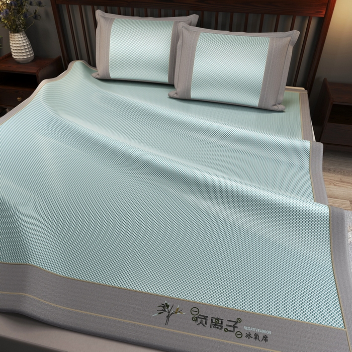 91家纺网 家纺一手货源 找家纺 yyds网供 2026新款碳光绣花冰藤席夏季冰丝席空调软席可水洗折叠凉席 绣花素雅-水绿