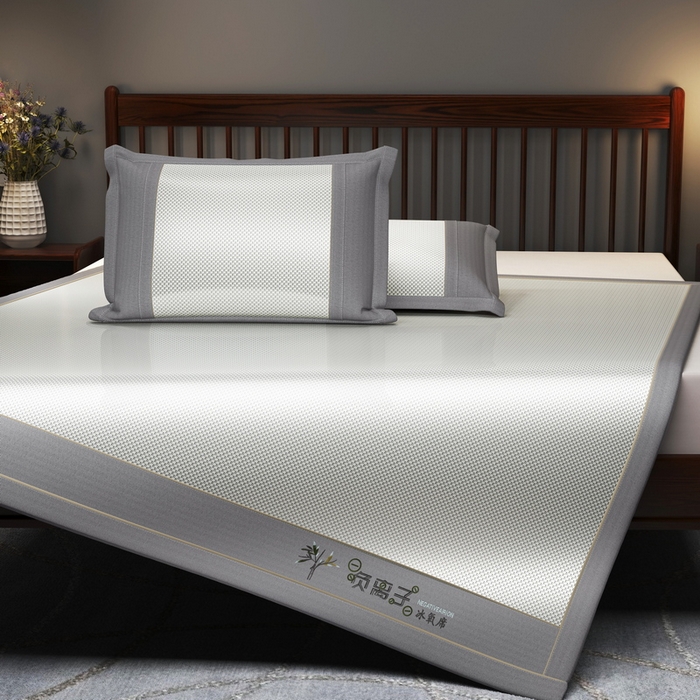 91家纺网 家纺一手货源 找家纺 yyds网供 2026新款碳光绣花冰藤席夏季冰丝席空调软席可水洗折叠凉席 绣花素雅-银灰