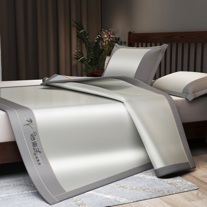 91家纺网 家纺一手货源 找家纺 yyds网供 2026新款碳光绣花冰藤席夏季冰丝席空调软席可水洗折叠凉席 绣花素雅-银灰