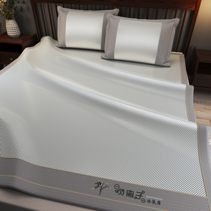 91家纺网 家纺一手货源 找家纺 yyds网供 2026新款碳光绣花冰藤席夏季冰丝席空调软席可水洗折叠凉席 绣花素雅-银蓝