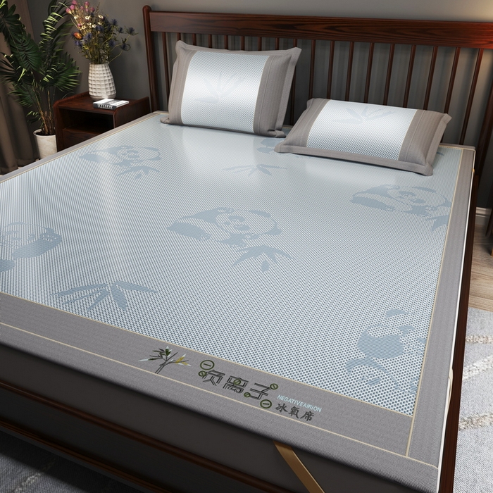 yyds网供 2026新款碳光绣花冰藤席夏季冰丝席空调软席可水洗折叠凉席 绣花熊猫-浅蓝