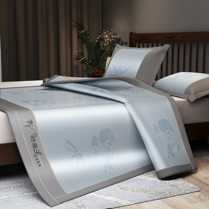 91家纺网 家纺一手货源 找家纺 yyds网供 2026新款碳光绣花冰藤席夏季冰丝席空调软席可水洗折叠凉席 绣花熊猫-浅蓝