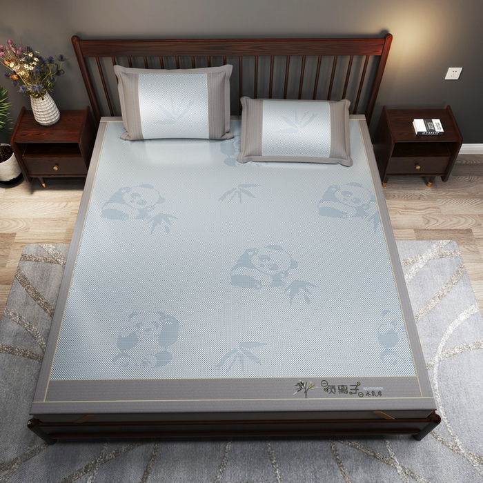 91家纺网 家纺一手货源 找家纺 yyds网供 2026新款碳光绣花冰藤席夏季冰丝席空调软席可水洗折叠凉席 绣花熊猫-浅蓝