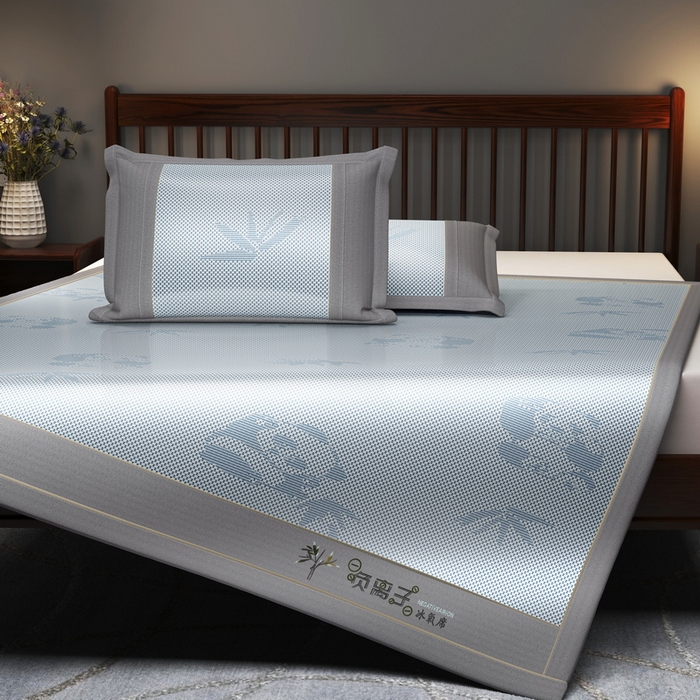 91家纺网 家纺一手货源 找家纺 yyds网供 2026新款碳光绣花冰藤席夏季冰丝席空调软席可水洗折叠凉席 绣花熊猫-浅蓝