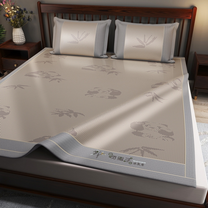 91家纺网 家纺一手货源 找家纺 yyds网供 2026新款碳光绣花冰藤席夏季冰丝席空调软席可水洗折叠凉席 绣花熊猫-香槟