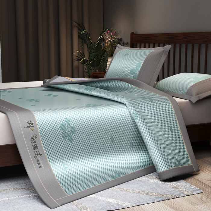 91家纺网 家纺一手货源 找家纺 yyds网供 2026新款碳光绣花冰藤席夏季冰丝席空调软席可水洗折叠凉席 绣花樱花-水绿