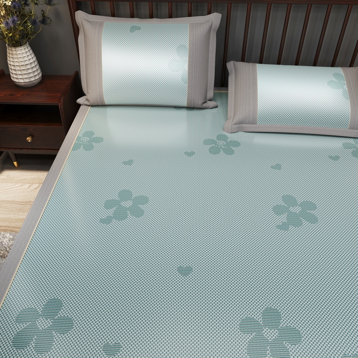 91家纺网 家纺一手货源 找家纺 yyds网供 2026新款碳光绣花冰藤席夏季冰丝席空调软席可水洗折叠凉席 绣花樱花-水绿