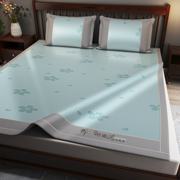 91家纺网 家纺一手货源 找家纺 yyds网供 2026新款碳光绣花冰藤席夏季冰丝席空调软席可水洗折叠凉席 绣花樱花-水绿