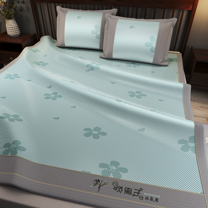 91家纺网 家纺一手货源 找家纺 yyds网供 2026新款碳光绣花冰藤席夏季冰丝席空调软席可水洗折叠凉席 绣花樱花-水绿