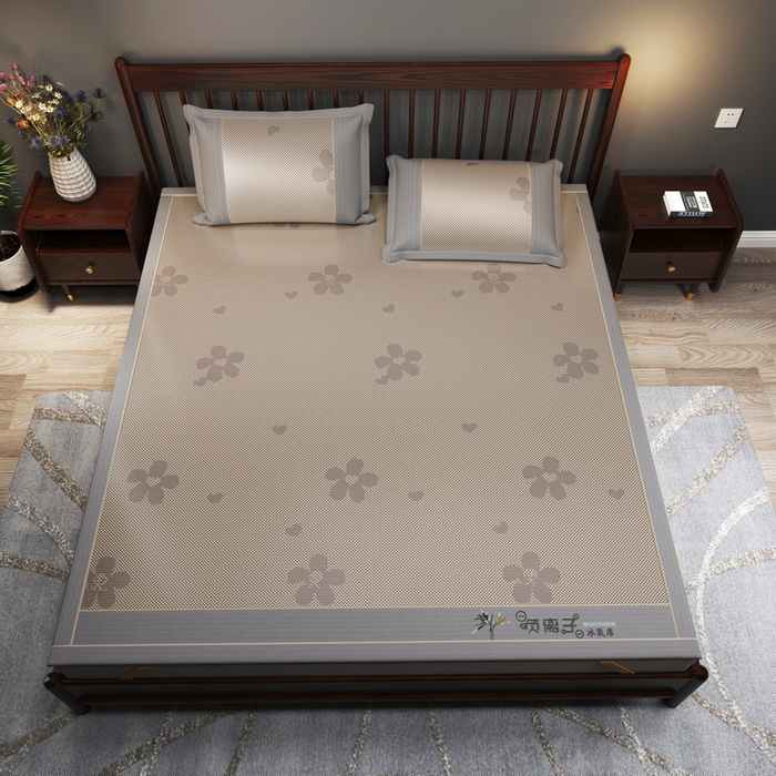 91家纺网 家纺一手货源 找家纺 yyds网供 2026新款碳光绣花冰藤席夏季冰丝席空调软席可水洗折叠凉席 绣花樱花-香槟