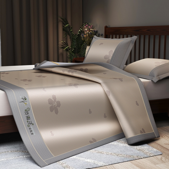 91家纺网 家纺一手货源 找家纺 yyds网供 2026新款碳光绣花冰藤席夏季冰丝席空调软席可水洗折叠凉席 绣花樱花-香槟