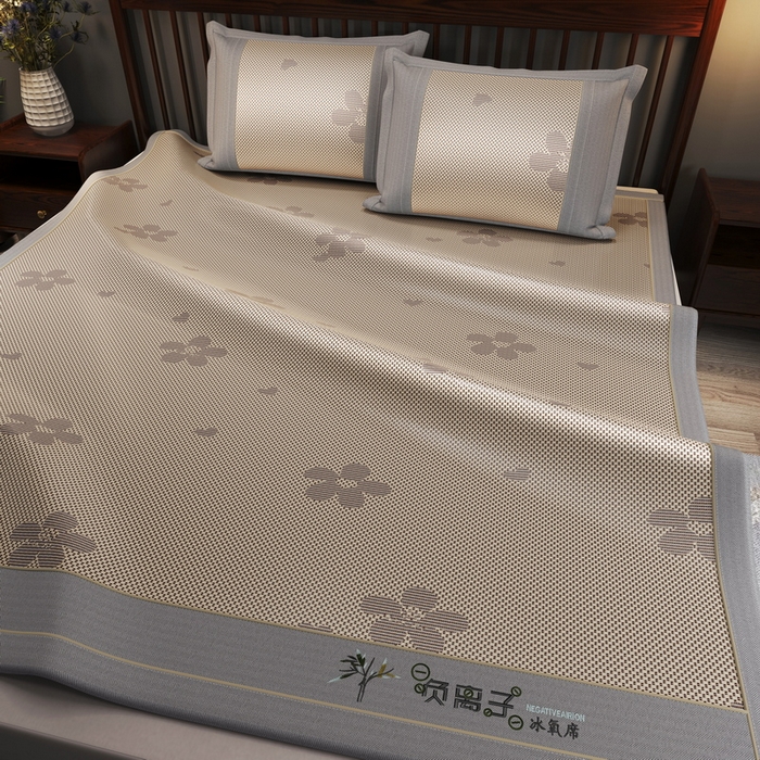 91家纺网 家纺一手货源 找家纺 yyds网供 2026新款碳光绣花冰藤席夏季冰丝席空调软席可水洗折叠凉席 绣花樱花-香槟