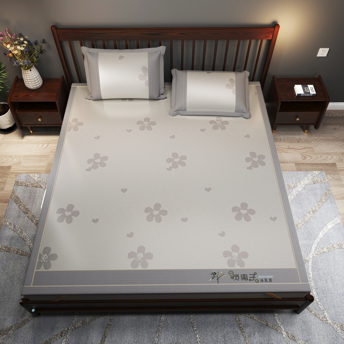 91家纺网 家纺一手货源 找家纺 yyds网供 2026新款碳光绣花冰藤席夏季冰丝席空调软席可水洗折叠凉席 绣花樱花-银灰