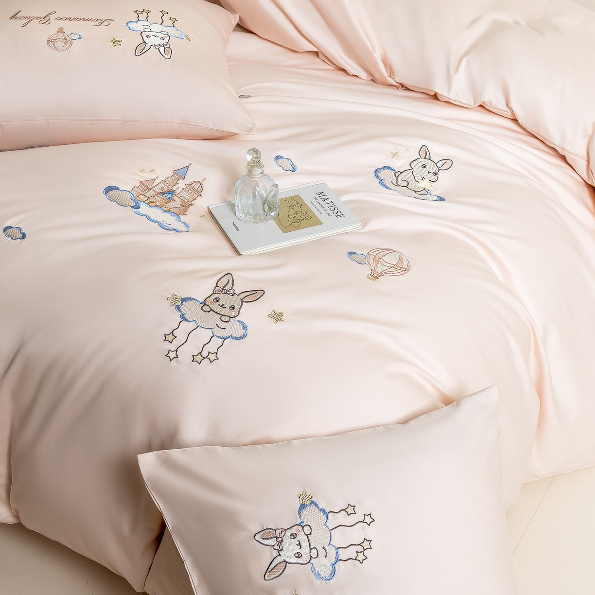 91家纺网 家纺一手货源 找家纺 （总）绒掌柜家纺（品质焕新） 2026新款100S长绒棉纯棉精密刺绣四件套-云境系列-版权产品-礼盒装