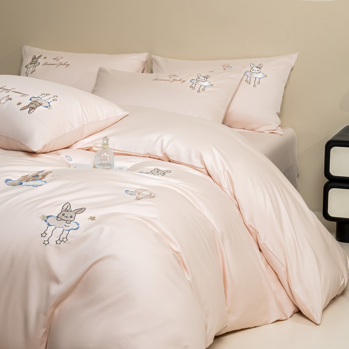 91家纺网 家纺一手货源 找家纺 （总）绒掌柜家纺（品质焕新） 2026新款100S长绒棉纯棉精密刺绣四件套-云境系列-版权产品-礼盒装