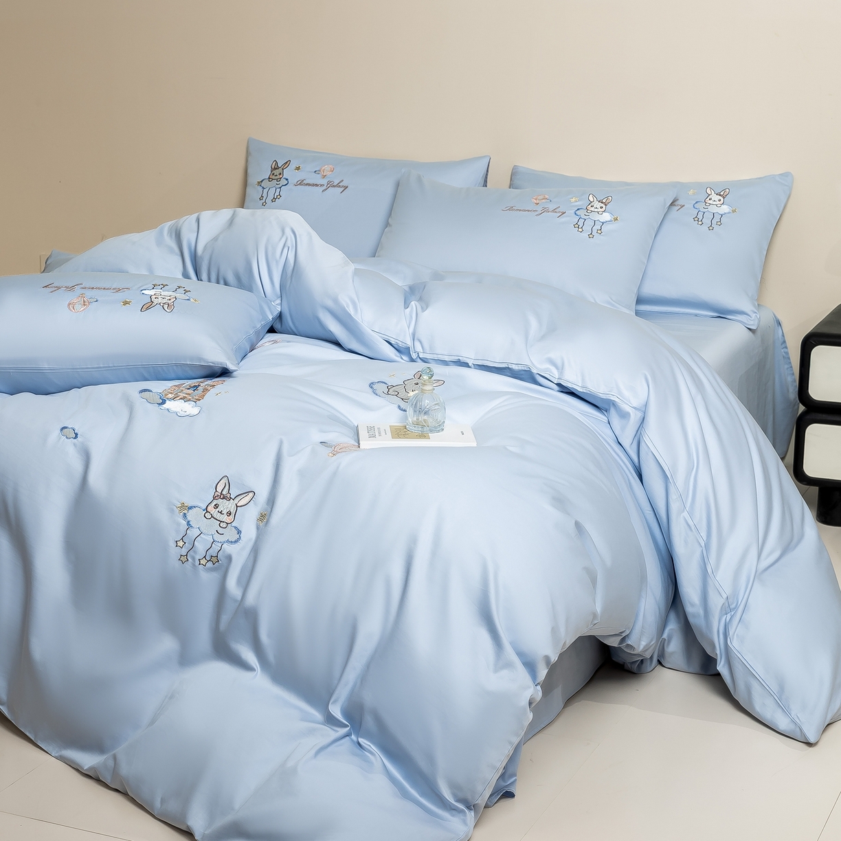 91家纺网 家纺一手货源 找家纺 （总）绒掌柜家纺（品质焕新） 2026新款100S长绒棉纯棉精密刺绣四件套-云境系列-版权产品-礼盒装