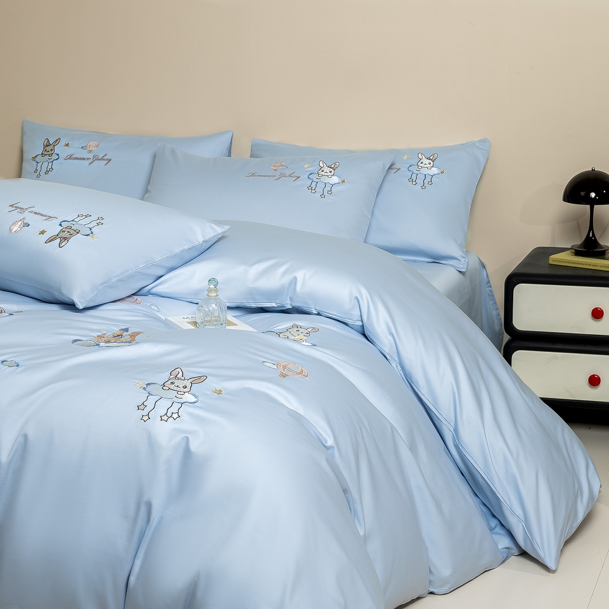 91家纺网 家纺一手货源 找家纺 绒掌柜家纺（品质焕新） 2026新款100S长绒棉纯棉精密刺绣四件套-云境系列-版权产品-礼盒装 云境-天空蓝