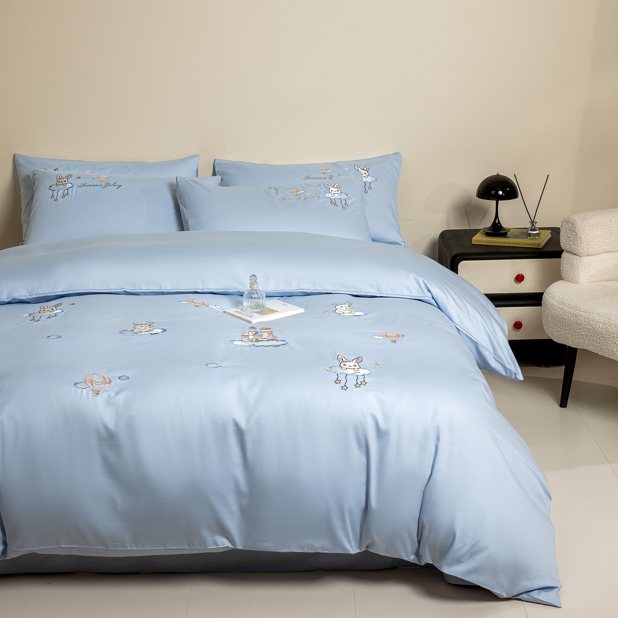 91家纺网 家纺一手货源 找家纺 绒掌柜家纺（品质焕新） 2026新款100S长绒棉纯棉精密刺绣四件套-云境系列-版权产品-礼盒装 云境-天空蓝