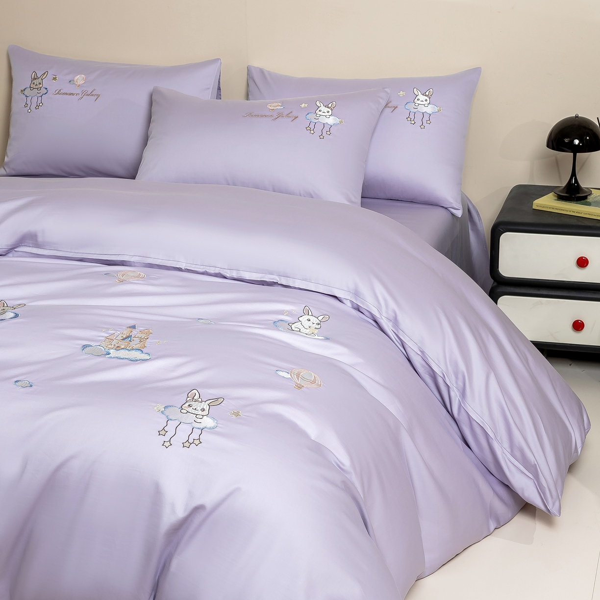 91家纺网 家纺一手货源 找家纺 绒掌柜家纺（品质焕新） 2026新款100S长绒棉纯棉精密刺绣四件套-云境系列-版权产品-礼盒装 云境-奶芋紫