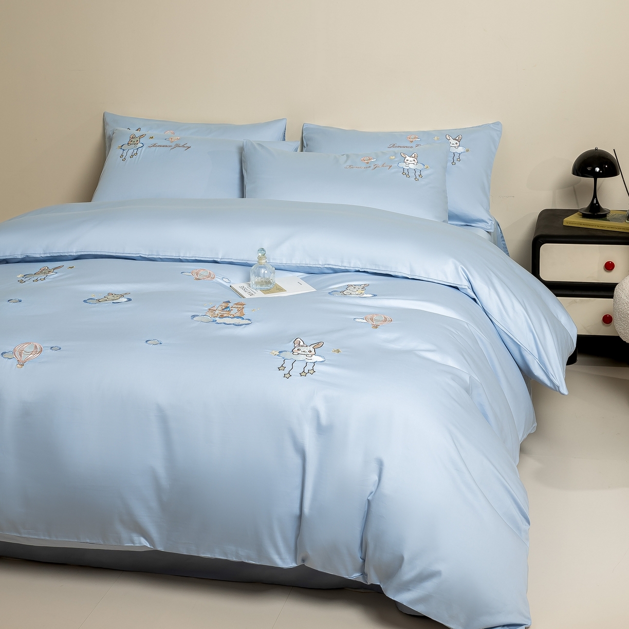 91家纺网 家纺一手货源 找家纺 绒掌柜家纺（品质焕新） 2026新款100S长绒棉纯棉精密刺绣四件套-云境系列-版权产品-礼盒装 云境-天空蓝