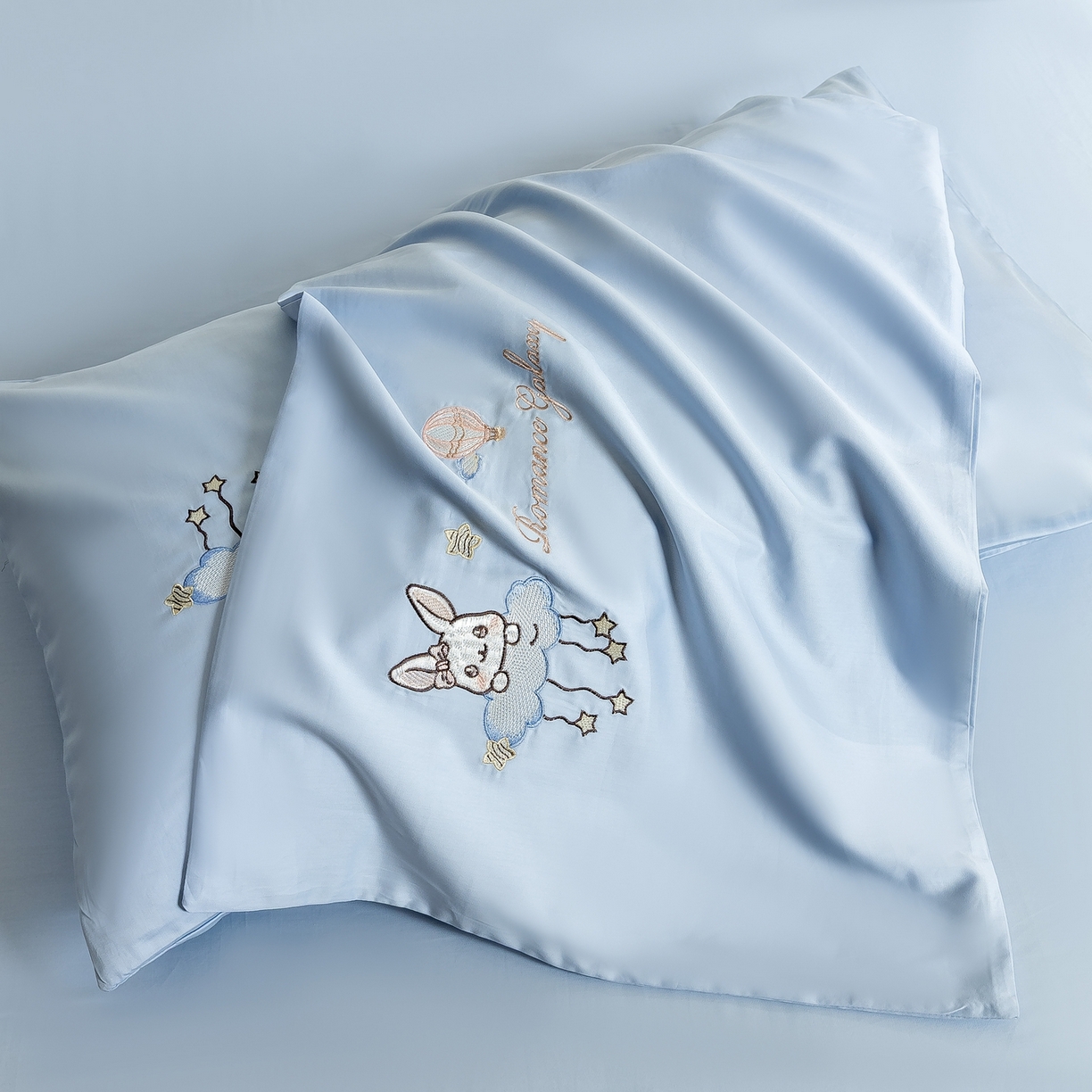 91家纺网 家纺一手货源 找家纺 绒掌柜家纺（品质焕新） 2026新款100S长绒棉纯棉精密刺绣四件套-云境系列-版权产品-礼盒装 云境-天空蓝