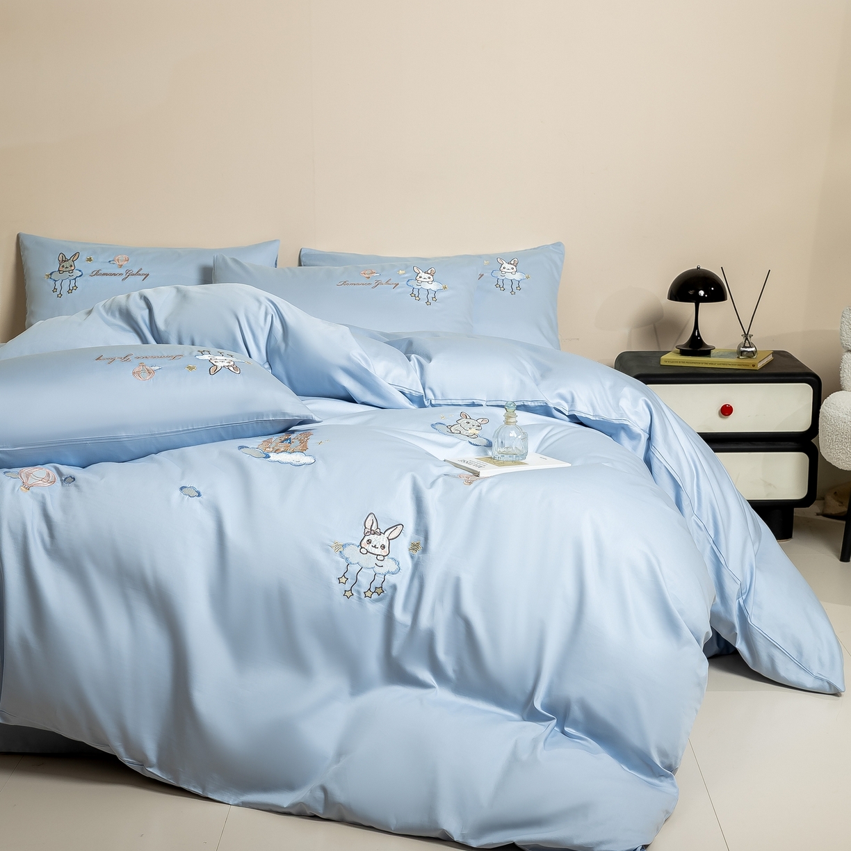 91家纺网 家纺一手货源 找家纺 绒掌柜家纺（品质焕新） 2026新款100S长绒棉纯棉精密刺绣四件套-云境系列-版权产品-礼盒装 云境-天空蓝