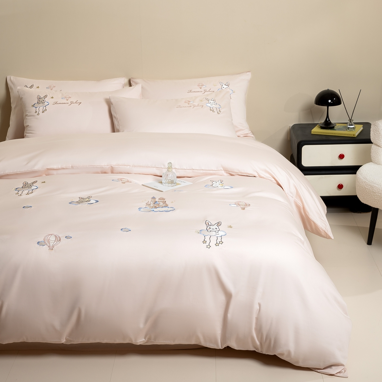 91家纺网 家纺一手货源 找家纺 绒掌柜家纺（品质焕新） 2026新款100S长绒棉纯棉精密刺绣四件套-云境系列-版权产品-礼盒装 云境-蜜桃粉