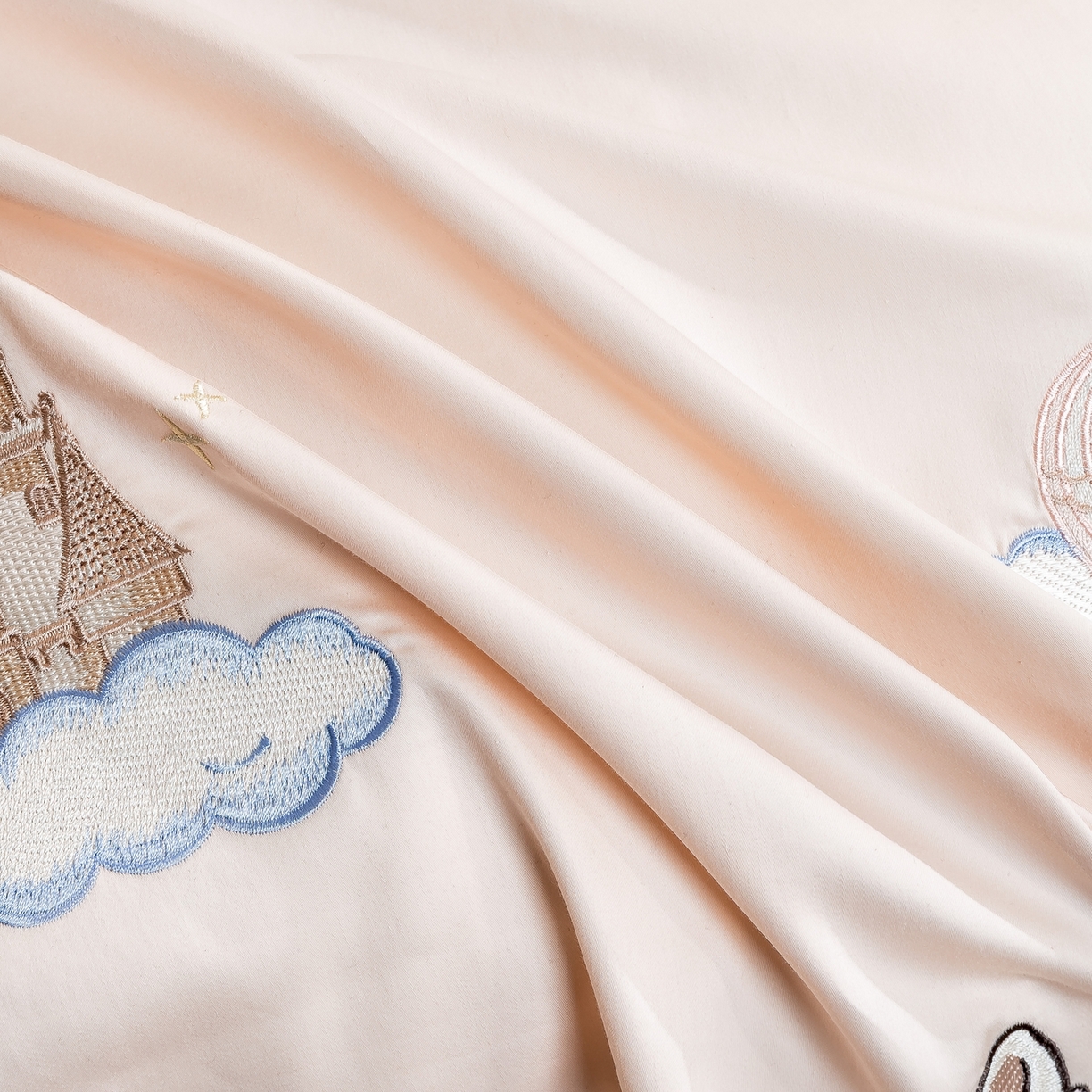 91家纺网 家纺一手货源 找家纺 绒掌柜家纺（品质焕新） 2026新款100S长绒棉纯棉精密刺绣四件套-云境系列-版权产品-礼盒装 云境-蜜桃粉