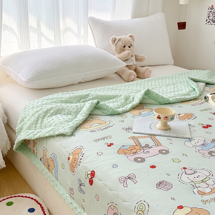 91家纺网 家纺一手货源 找家纺 丫丫家纺 2026新款Ａ类豆豆被有氨凉感丝冰豆豆夏被卡通印花双面凉感丝（含氨纶）夏凉被空调被子 奶芙萌宠绿‌