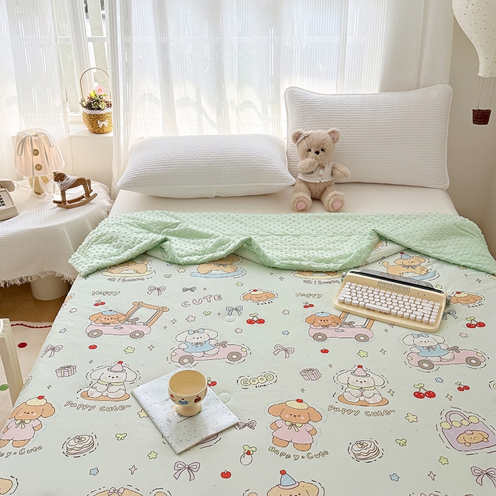 91家纺网 家纺一手货源 找家纺 丫丫家纺 2026新款Ａ类豆豆被有氨凉感丝冰豆豆夏被卡通印花双面凉感丝（含氨纶）夏凉被空调被子 奶芙萌宠绿‌