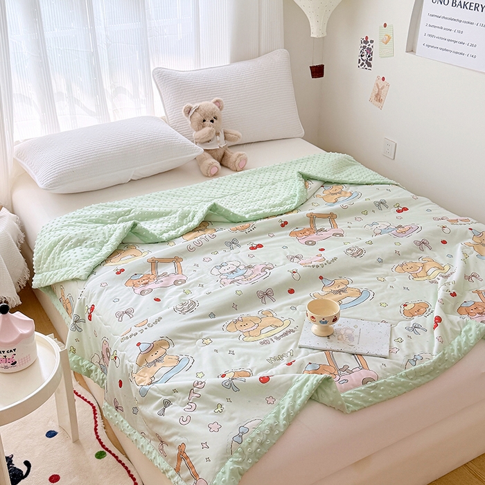 91家纺网 家纺一手货源 找家纺 丫丫家纺 2026新款Ａ类豆豆被有氨凉感丝冰豆豆夏被卡通印花双面凉感丝（含氨纶）夏凉被空调被子 奶芙萌宠绿‌