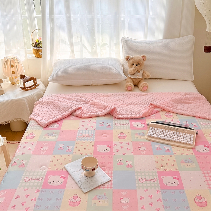 91家纺网 家纺一手货源 找家纺 丫丫家纺 2026新款Ａ类豆豆被有氨凉感丝冰豆豆夏被卡通印花双面凉感丝（含氨纶）夏凉被空调被子 百福格子喵