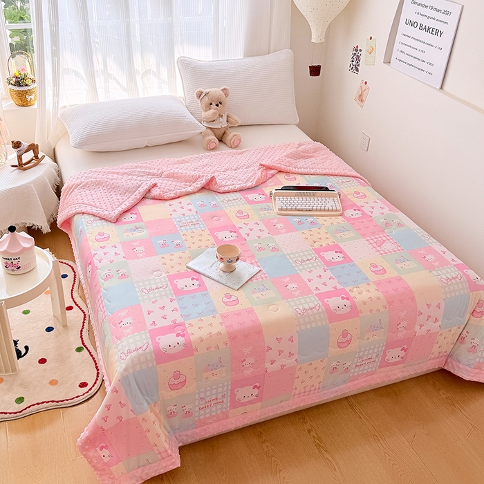 91家纺网 家纺一手货源 找家纺 丫丫家纺 2026新款Ａ类豆豆被有氨凉感丝冰豆豆夏被卡通印花双面凉感丝（含氨纶）夏凉被空调被子 百福格子喵