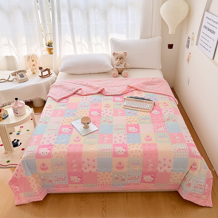 91家纺网 家纺一手货源 找家纺 丫丫家纺 2026新款Ａ类豆豆被有氨凉感丝冰豆豆夏被卡通印花双面凉感丝（含氨纶）夏凉被空调被子 百福格子喵