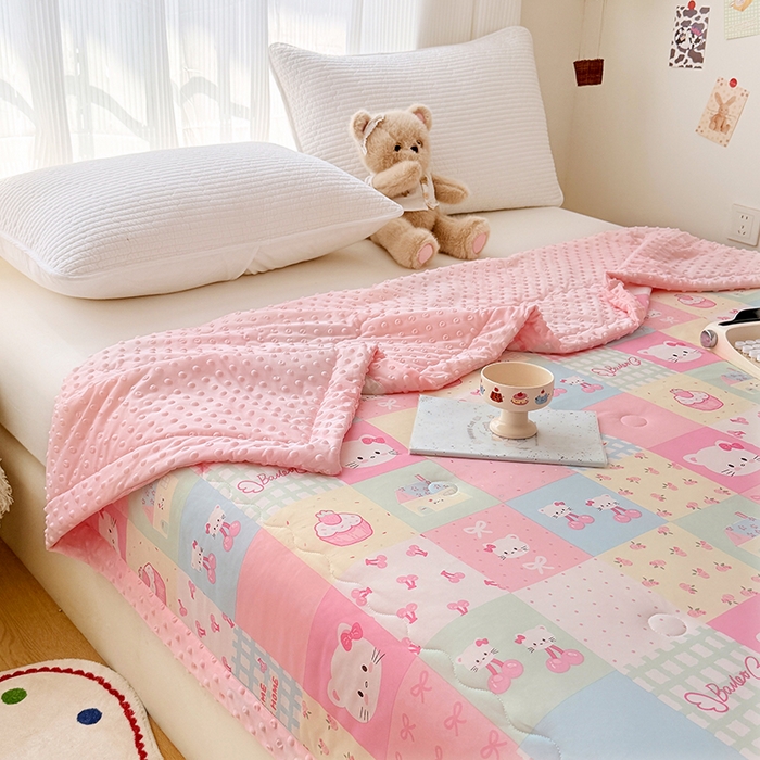 91家纺网 家纺一手货源 找家纺 丫丫家纺 2026新款Ａ类豆豆被有氨凉感丝冰豆豆夏被卡通印花双面凉感丝（含氨纶）夏凉被空调被子 百福格子喵