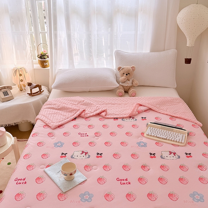 91家纺网 家纺一手货源 找家纺 丫丫家纺 2026新款Ａ类豆豆被有氨凉感丝冰豆豆夏被卡通印花双面凉感丝（含氨纶）夏凉被空调被子 豆豆凯蒂粉