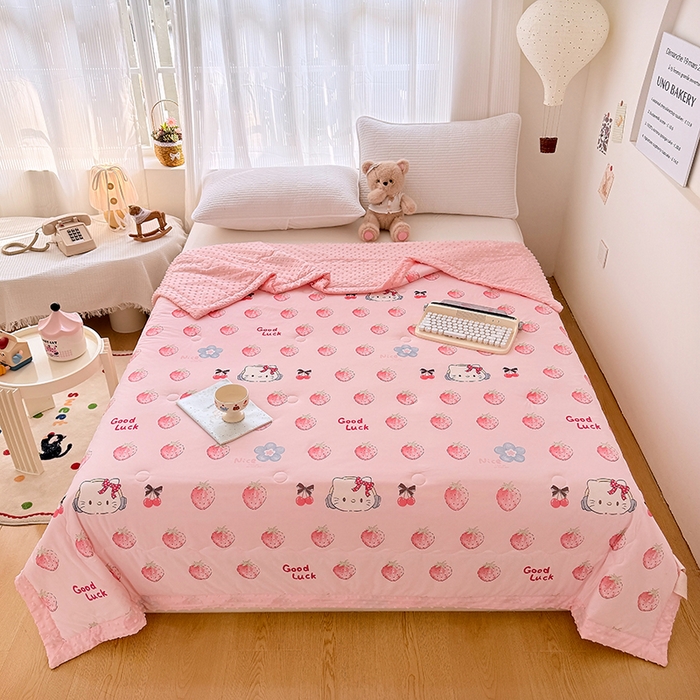 91家纺网 家纺一手货源 找家纺 丫丫家纺 2026新款Ａ类豆豆被有氨凉感丝冰豆豆夏被卡通印花双面凉感丝（含氨纶）夏凉被空调被子 豆豆凯蒂粉