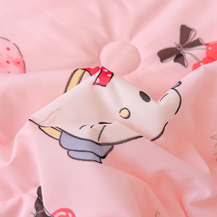 91家纺网 家纺一手货源 找家纺 丫丫家纺 2026新款Ａ类豆豆被有氨凉感丝冰豆豆夏被卡通印花双面凉感丝（含氨纶）夏凉被空调被子 豆豆凯蒂粉