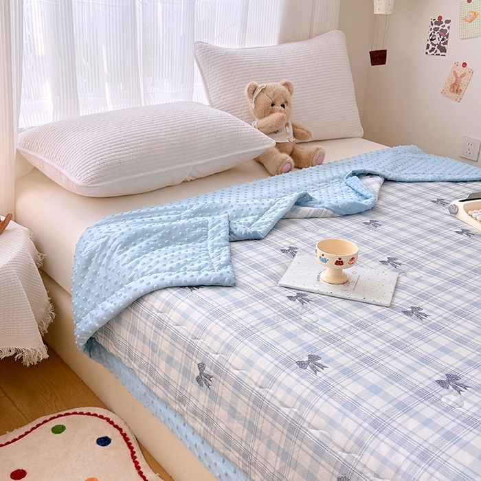 91家纺网 家纺一手货源 找家纺 丫丫家纺 2026新款Ａ类豆豆被有氨凉感丝冰豆豆夏被卡通印花双面凉感丝（含氨纶）夏凉被空调被子 蝴蝶结