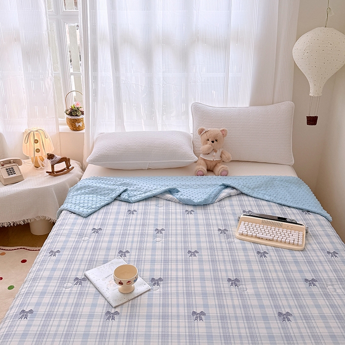 91家纺网 家纺一手货源 找家纺 丫丫家纺 2026新款Ａ类豆豆被有氨凉感丝冰豆豆夏被卡通印花双面凉感丝（含氨纶）夏凉被空调被子 蝴蝶结