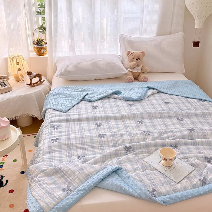 91家纺网 家纺一手货源 找家纺 丫丫家纺 2026新款Ａ类豆豆被有氨凉感丝冰豆豆夏被卡通印花双面凉感丝（含氨纶）夏凉被空调被子 蝴蝶结