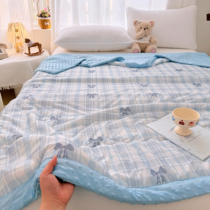 91家纺网 家纺一手货源 找家纺 丫丫家纺 2026新款Ａ类豆豆被有氨凉感丝冰豆豆夏被卡通印花双面凉感丝（含氨纶）夏凉被空调被子 蝴蝶结