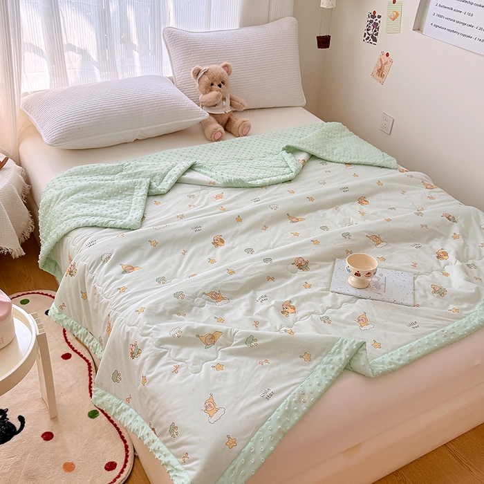 91家纺网 家纺一手货源 找家纺 丫丫家纺 2026新款Ａ类豆豆被有氨凉感丝冰豆豆夏被卡通印花双面凉感丝（含氨纶）夏凉被空调被子 奶绿星星