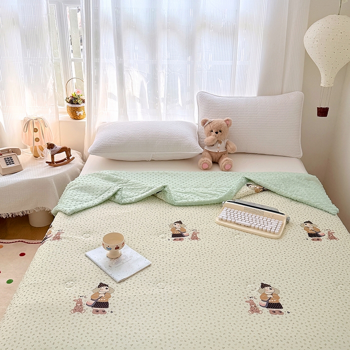 91家纺网 家纺一手货源 找家纺 丫丫家纺 2026新款Ａ类豆豆被有氨凉感丝冰豆豆夏被卡通印花双面凉感丝（含氨纶）夏凉被空调被子 碎花裙