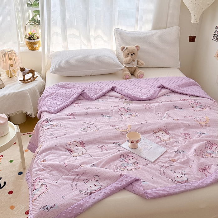 91家纺网 家纺一手货源 找家纺 丫丫家纺 2026新款Ａ类豆豆被有氨凉感丝冰豆豆夏被卡通印花双面凉感丝（含氨纶）夏凉被空调被子 小可爱紫