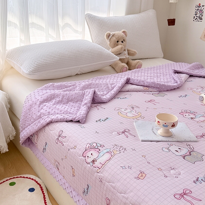 91家纺网 家纺一手货源 找家纺 丫丫家纺 2026新款Ａ类豆豆被有氨凉感丝冰豆豆夏被卡通印花双面凉感丝（含氨纶）夏凉被空调被子 小可爱紫