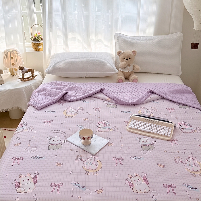 91家纺网 家纺一手货源 找家纺 丫丫家纺 2026新款Ａ类豆豆被有氨凉感丝冰豆豆夏被卡通印花双面凉感丝（含氨纶）夏凉被空调被子 小可爱紫