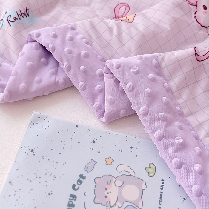 91家纺网 家纺一手货源 找家纺 丫丫家纺 2026新款Ａ类豆豆被有氨凉感丝冰豆豆夏被卡通印花双面凉感丝（含氨纶）夏凉被空调被子 小可爱紫